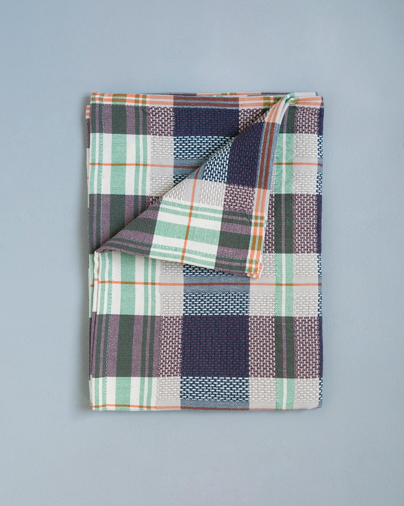 The Mungo Vadoek shown here in the Mulberry colourway is woven at the Mungo mill in Plettenberg Bay.