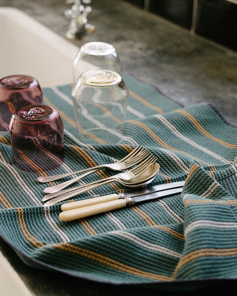 Mungo Slate Cotton Waffle Weave. Robust, absorbent tea towel/dishcloth for everyday use. Woven at the Mungo Mill in Plettenberg Bay
