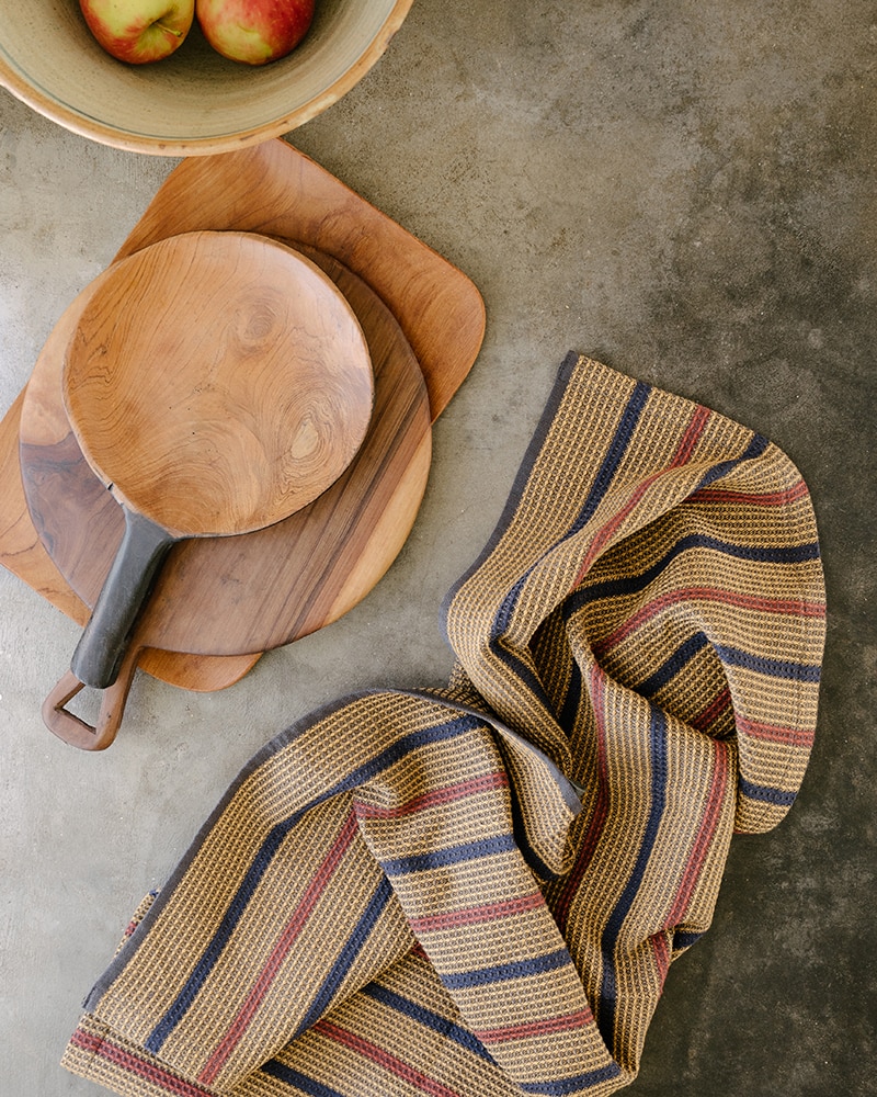 Mungo Slate Cotton Waffle Weave. Robust, absorbent tea towel/dishcloth for everyday use. Woven at the Mungo Mill in Plettenberg Bay
