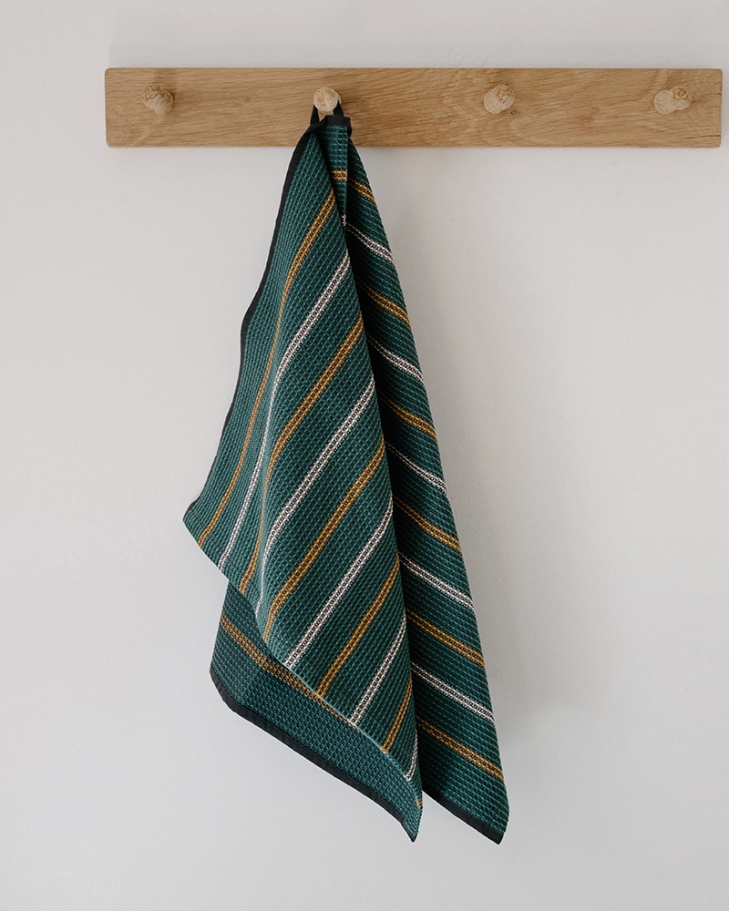 Mungo Slate Cotton Waffle Weave. Robust, absorbent tea towel/dishcloth for everyday use. Woven at the Mungo Mill in Plettenberg Bay