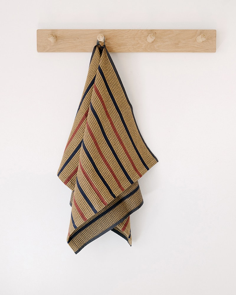 Mungo Slate Cotton Waffle Weave. Robust, absorbent tea towel/dishcloth for everyday use. Woven at the Mungo Mill in Plettenberg Bay