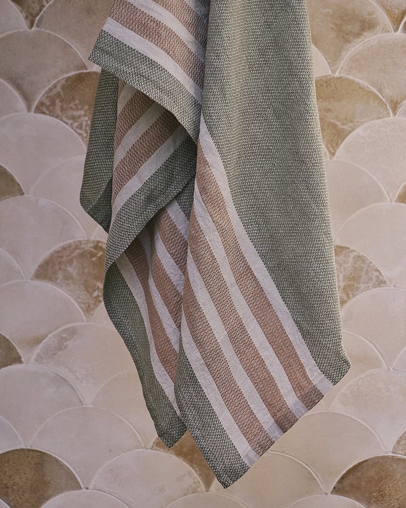Mungo_Flax_Towel_Moss_Shot03_3333