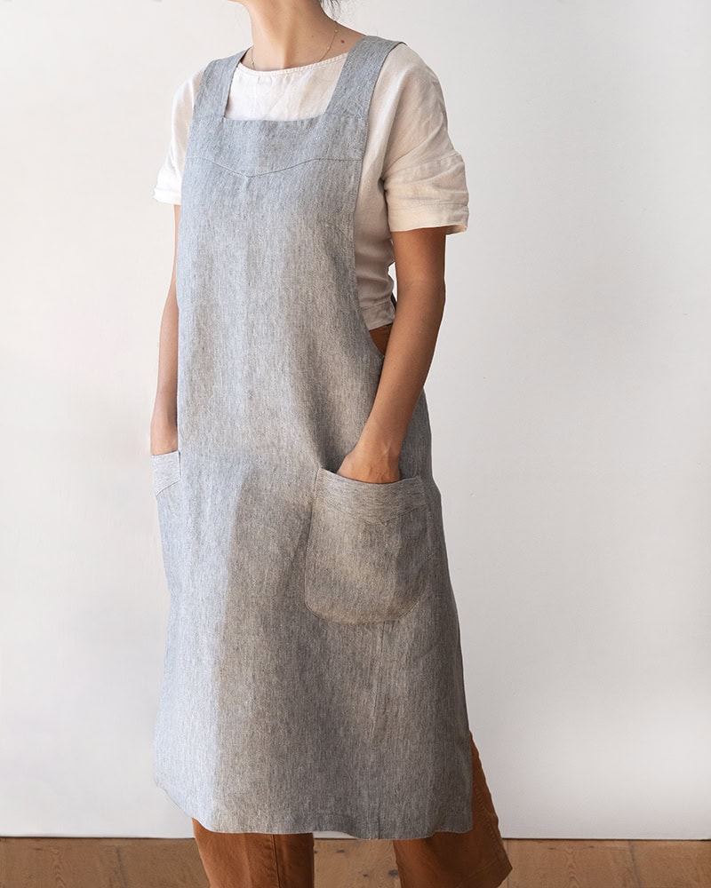 The Mungo Artist's Apron. 100% linen workwear. Woven at the Mungo Mill in South Africa.
