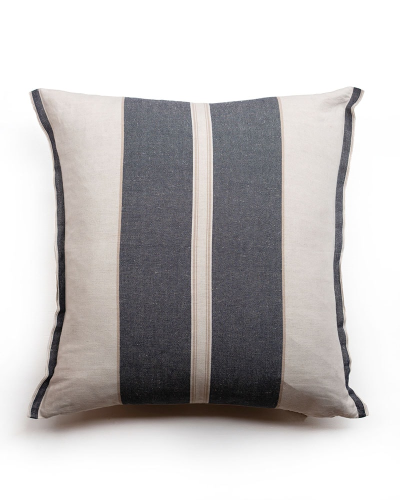 Mungo_Lisburn_Cushion_Navy_DSC04111