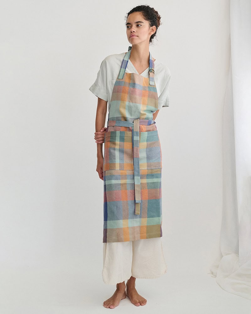 Model in Alles Apron in Paloma full length.